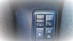 【車の豆知識】シートヒーターとは?あまり知られていないハイブリッドカーにシートヒーターが標準装備されている理由!