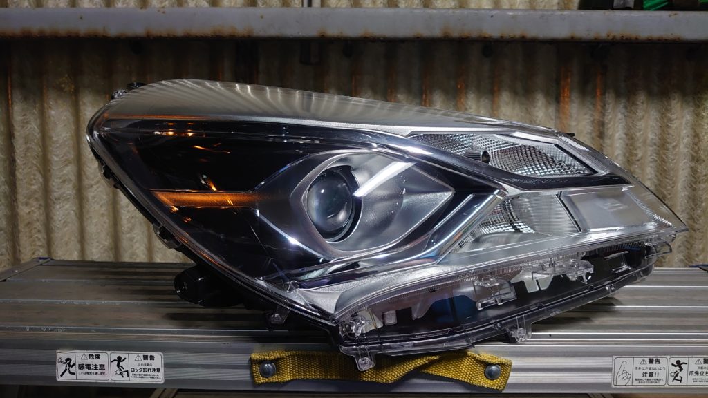 【実験編】市販のスプレーカン（アクリル塗装）でヘッドライトを試し塗り！